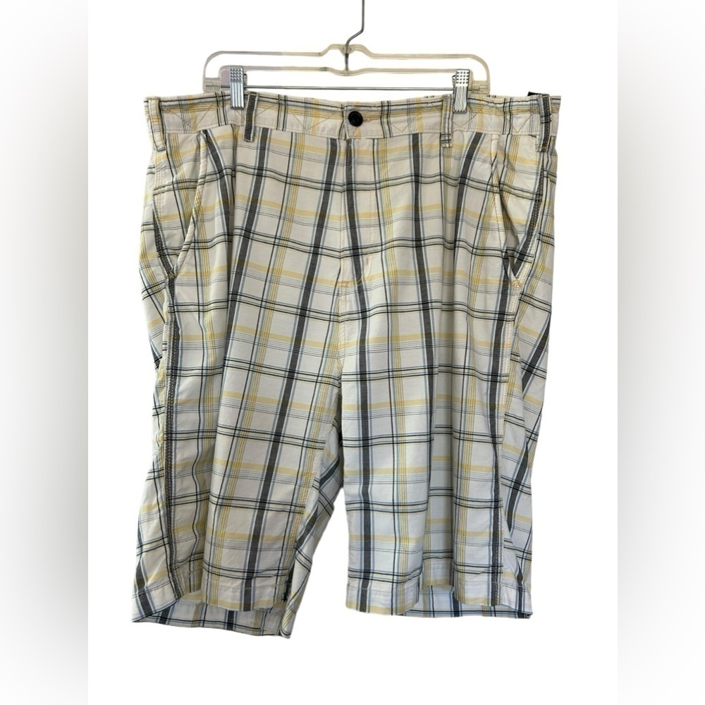 Náutica Men’s Chino Striped Shorts • Used• 40W